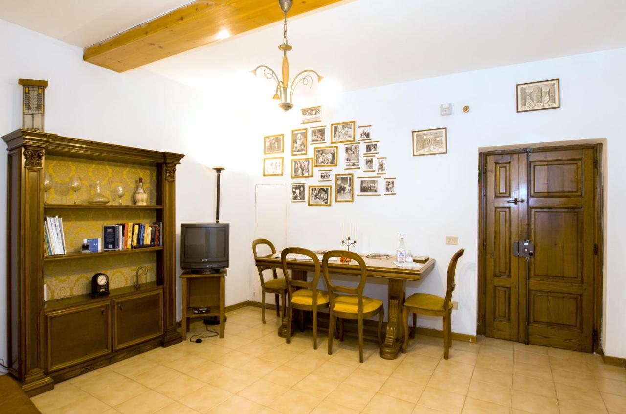 Cheap Apartment In The Old Village Colle di Val d'Elsa Buitenkant foto