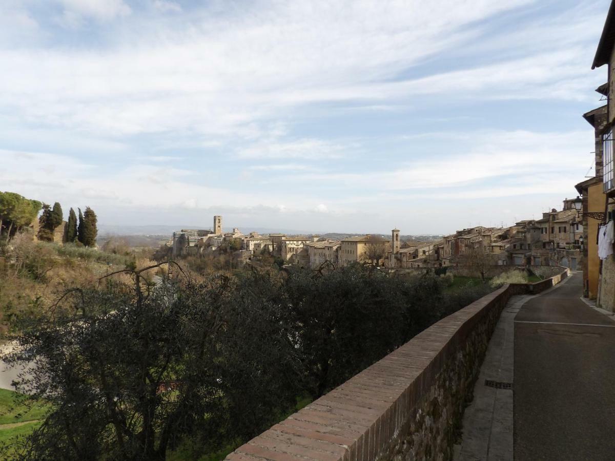 Cheap Apartment In The Old Village Colle di Val d'Elsa Buitenkant foto
