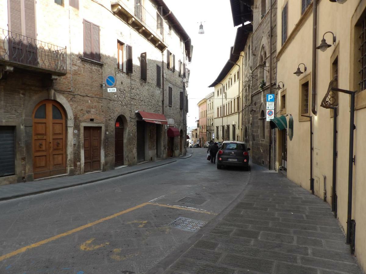 Cheap Apartment In The Old Village Colle di Val d'Elsa Buitenkant foto