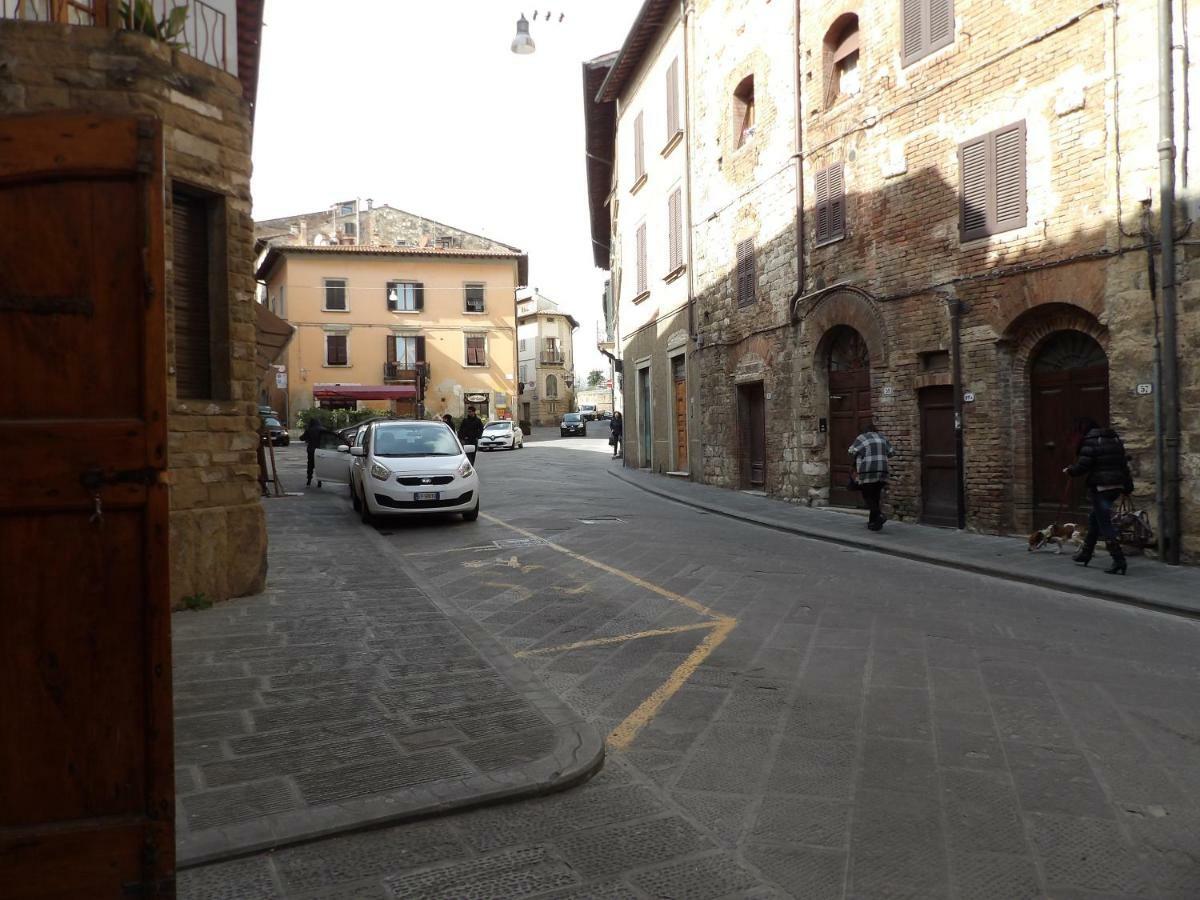 Cheap Apartment In The Old Village Colle di Val d'Elsa Buitenkant foto