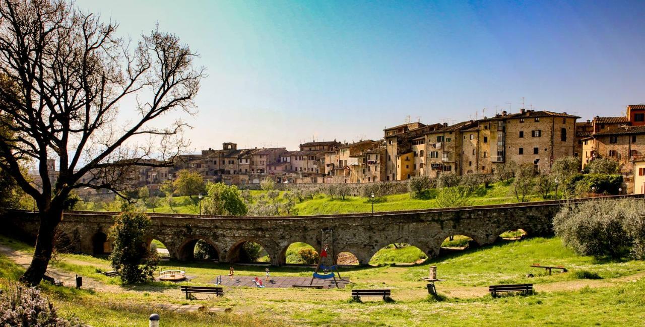 Cheap Apartment In The Old Village Colle di Val d'Elsa Buitenkant foto