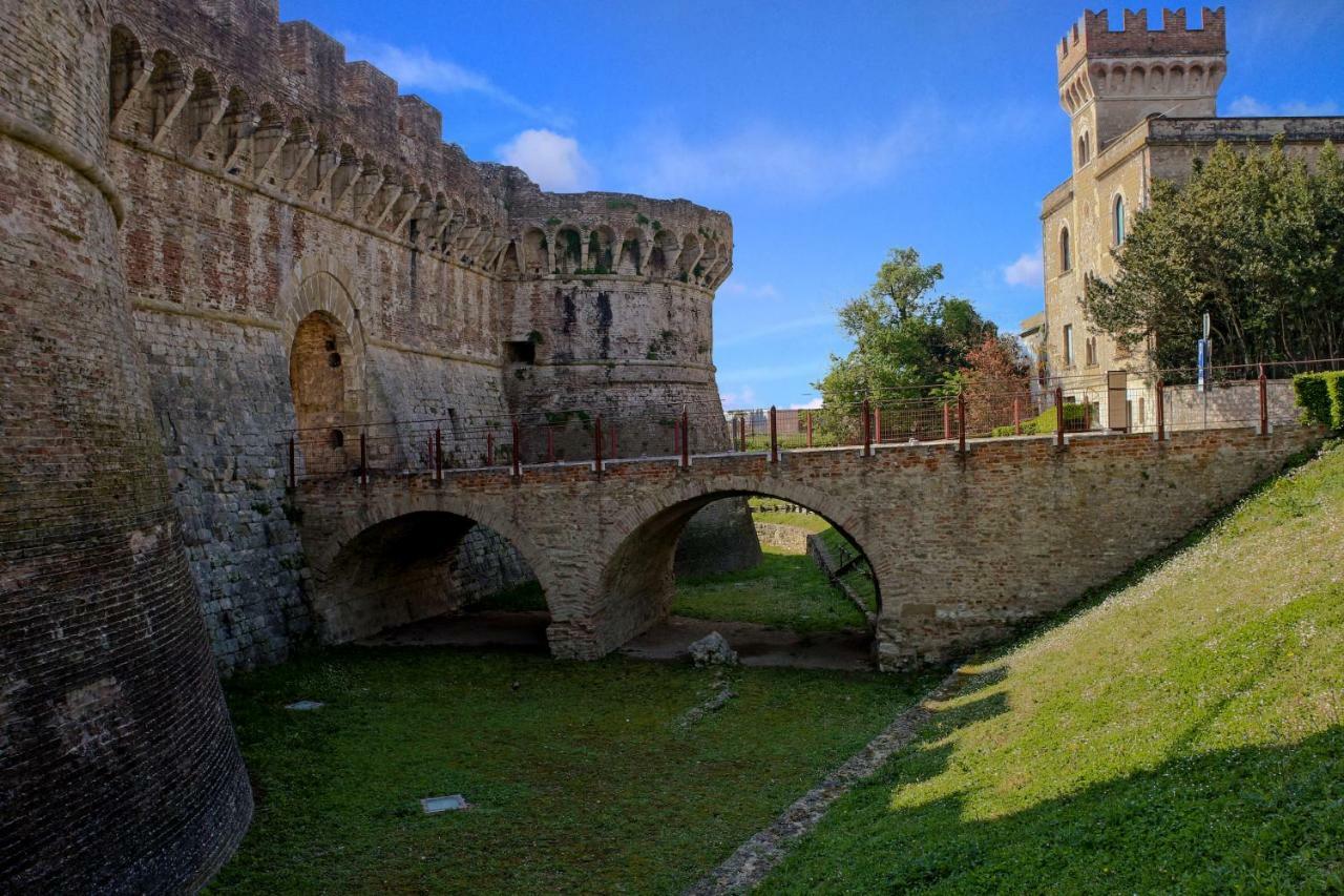 Cheap Apartment In The Old Village Colle di Val d'Elsa Buitenkant foto